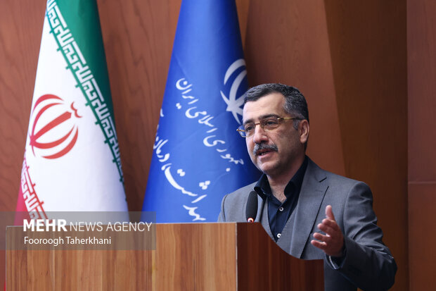فشار بر جامعه علمی با تحریم‌های علمی؛ «تحریم داخلی» ایجاد نکنیم