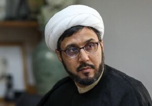 داستان کتابی که از گفتوگوهای یک روحانی و کشیش در کلیسا شروع شد