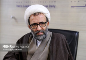 فروش ۱۰ هزار دلار به سودجویی دامن می‌زند؛ «همتی» باید پاسخگو باشد