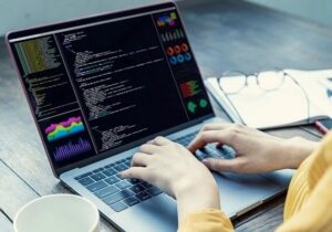 وقتی هوش مصنوعی کد می‌نویسد؛ آیا مهندسان نرم افزار بیکار می‌شوند؟